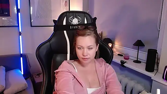 Pokój czatu na żywo – holly_xglam