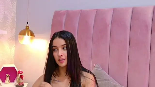 LeenaBrown's Live Chat Room