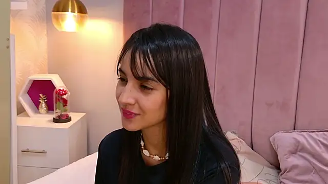 LeenaBrown's Live Chat Room
