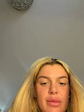 Irish_BarbieMilfx's Live Chat Room