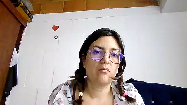 חדר צ'אט בשידור חי של princessbella93