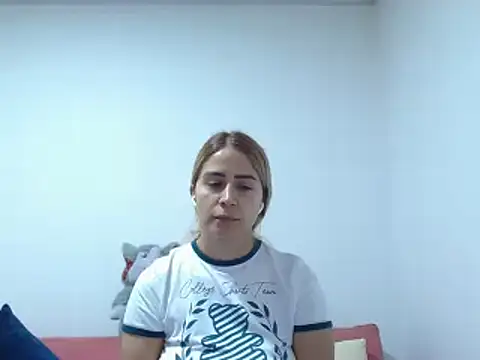 Lunazina Adlı Modelin Canlı Sohbet Odası