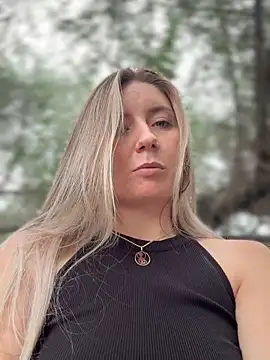 Crazy-Rosa Adlı Modelin Canlı Sohbet Odası