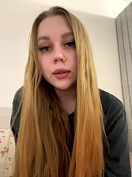 Marylallka5 Adlı Modelin Canlı Sohbet Odası