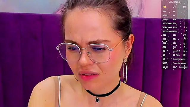 Kelly_Cuutie Adlı Modelin Canlı Sohbet Odası