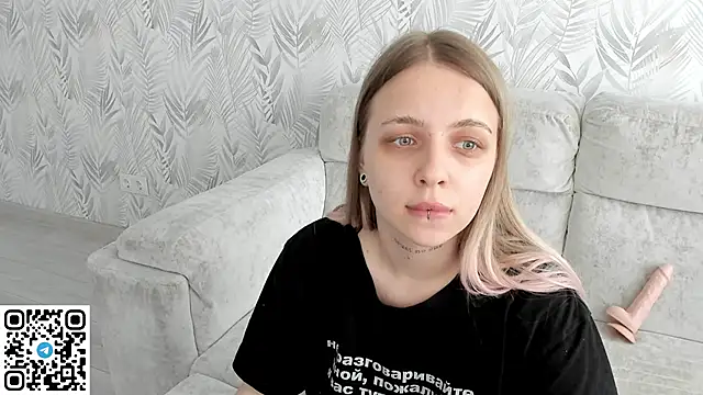 Alice_Halle's Live Chat Room