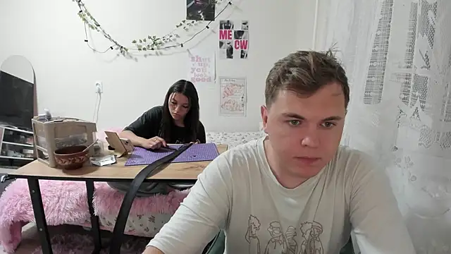 חדר צ'אט בשידור חי של MashkaRay