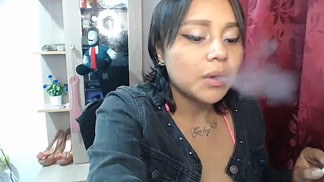 غرفة دردشة SWEETT_CORY المباشرة