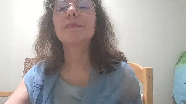 חדר צ'אט בשידור חי של HollyJewel