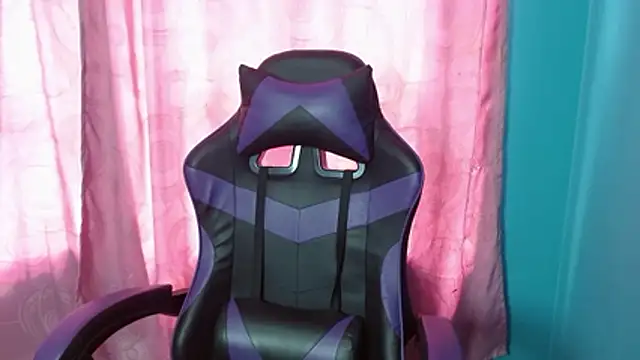 Živá chatovací místnost Liaroberts1