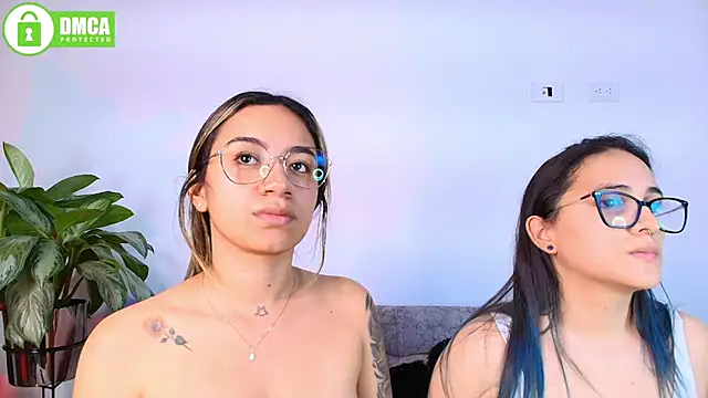 Jules_n_Gia's Live Chat Room