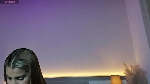 חדר צ'אט בשידור חי של ZarahFoxx