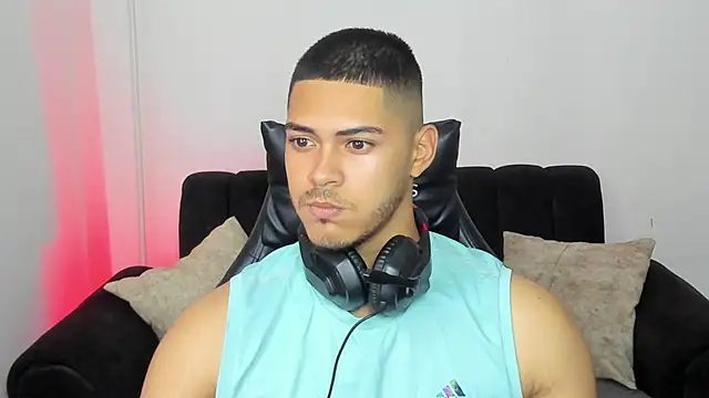 Iamdylan777 Adlı Modelin Canlı Sohbet Odası