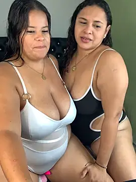 twocurvylatinsn Webbikameraesitys