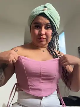 Pretty_Isadora Adlı Modelin Canlı Sohbet Odası
