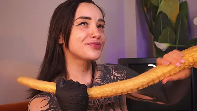 EvaCanton Adlı Modelin Canlı Sohbet Odası