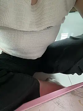 Živá chatovací místnost Milk_Mom99