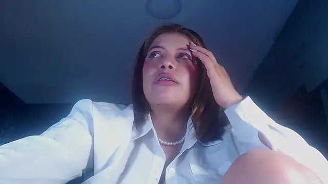 Chat soba uživo modela CurvyJulieth