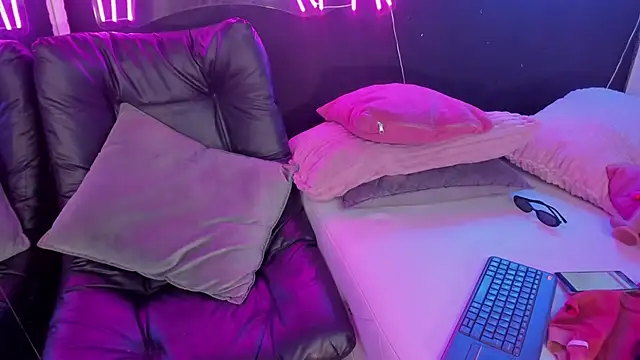 Naomi-Haruno Live Chatraum