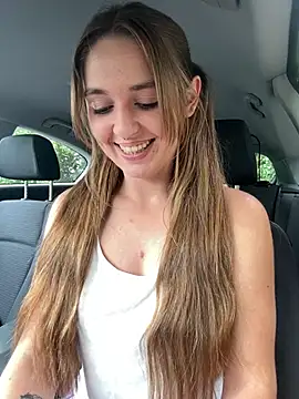 DirtyyoungIna Adlı Modelin Canlı Sohbet Odası
