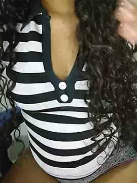 Helena-123 Adlı Modelin Canlı Sohbet Odası