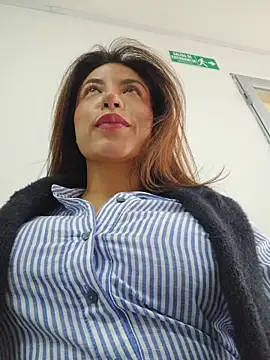 Karen_San_Miguel Ruang Obrolan Langsung