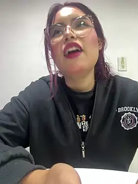 Chat soba uživo modela Alexa_Slave