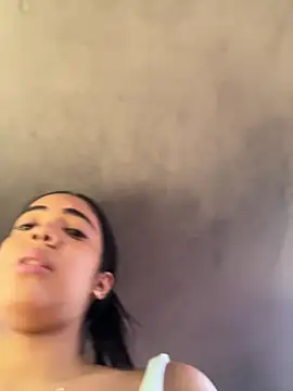 Živá chatovací místnost NAUGHTY_LITTLE_18