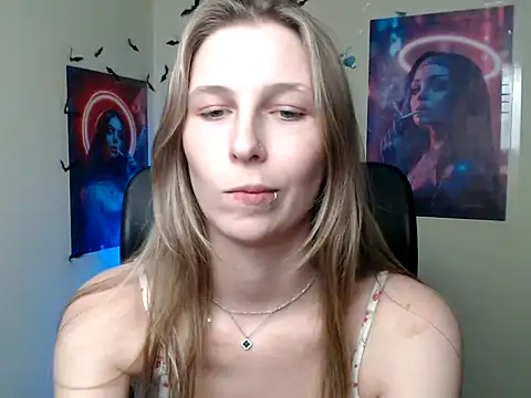 StrangerGi Adlı Modelin Canlı Sohbet Odası