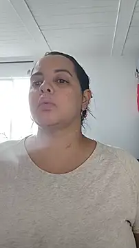 غرفة دردشة mia_donatto369 المباشرة