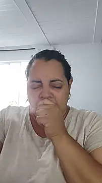 غرفة دردشة mia_donatto369 المباشرة