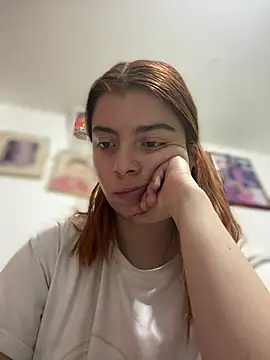 Cloew_Marz Adlı Modelin Canlı Sohbet Odası