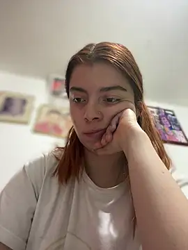 Cloew_Marz Adlı Modelin Canlı Sohbet Odası