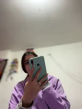 חדר צ'אט בשידור חי של Cloew_Marz