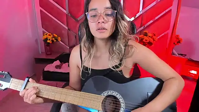 חדר צ'אט בשידור חי של Olivia_Fox69