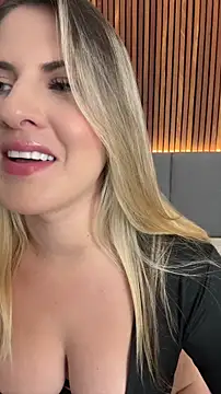 EmiilyAdams_ Live Chatraum