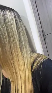 EmiilyAdams_ Adlı Modelin Canlı Sohbet Odası