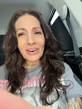BeautifulMesss' Live Chat Room