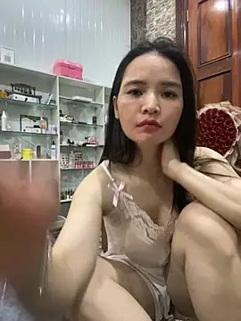 Chat soba uživo modela LiLi-Kirix99