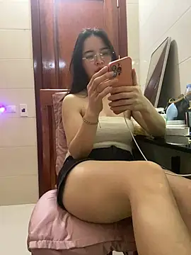 LiLi-Kirix99 Adlı Modelin Canlı Sohbet Odası