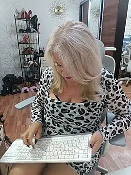 AvrilMillers' Live Chat Room