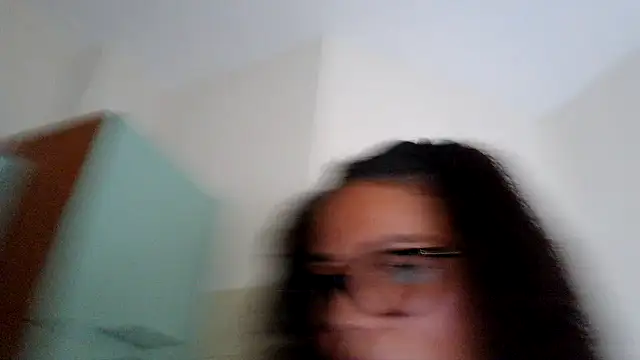חדר צ'אט בשידור חי של CanelaRicky
