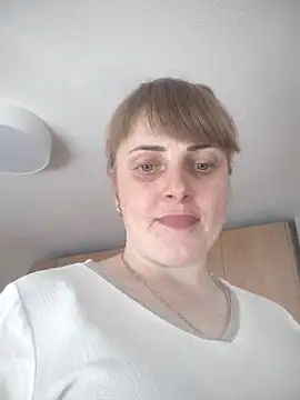 CoddessCrystal Adlı Modelin Canlı Sohbet Odası