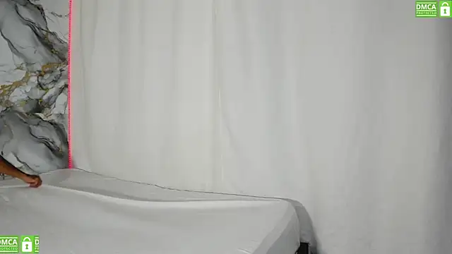 Sarah_paul's Live Chat Room