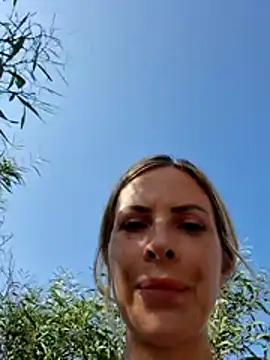 Luna_Veil's Live Chat Room