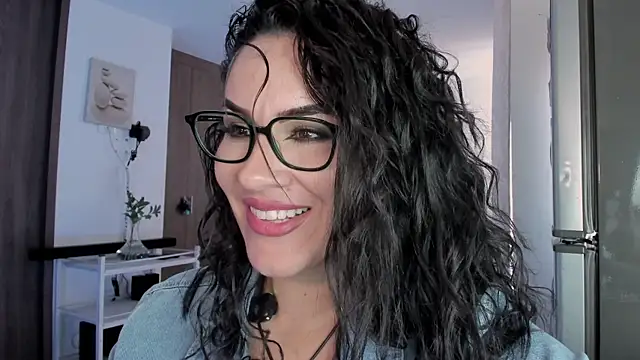 Pamela_Rosal's Live Chat Room