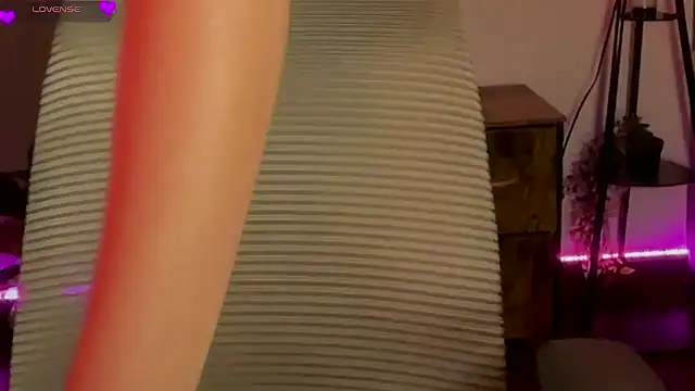 Chat soba uživo modela Evahh-1