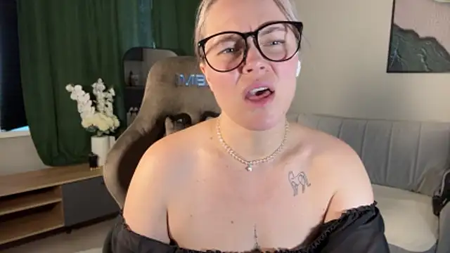 Charming_Daphny – live chatrum
