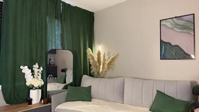 Charming_Daphny Live Chatraum