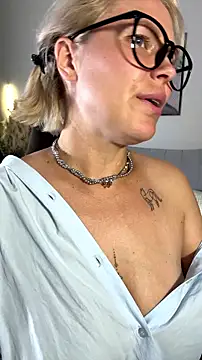 Živá chatovací místnost Charming_Daphny